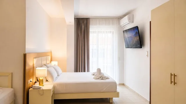 غرفة عائلية بسرير مزدوج مع أريكة، ST. CONSTANTIN SEA HOTEL AND SPA RESORT 9/10