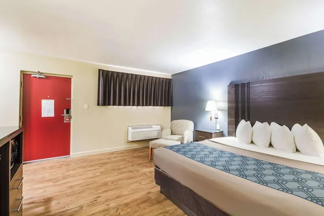 غرفة قياسية بسرير كينج، Econo Lodge Inn and Suites I-35 at Shawnee Mission 1/4