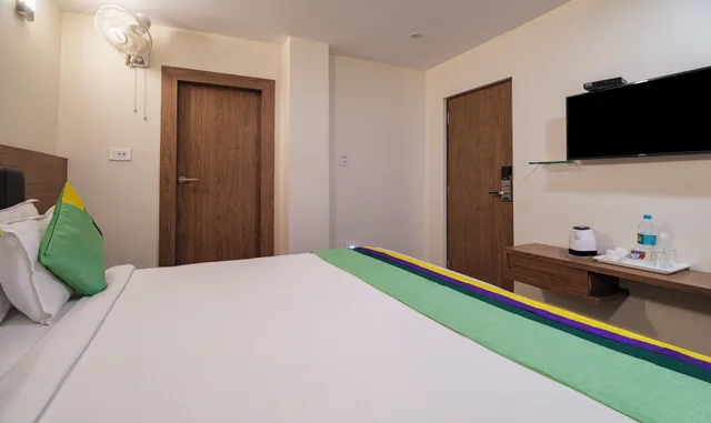 Economy, Single, Queen Bed, Treebo Mvp Grand Vizag 2/5