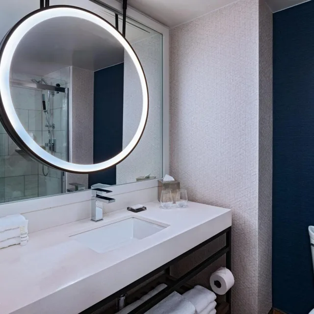 Guest Room, 2 Double Beds, Water View، The Woodlands Waterway Marriott Hotel And Convention Center 6/6