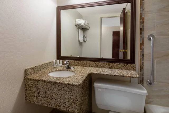 غرفة بسرير كوين، Ramada by Wyndham Arnprior 4/4