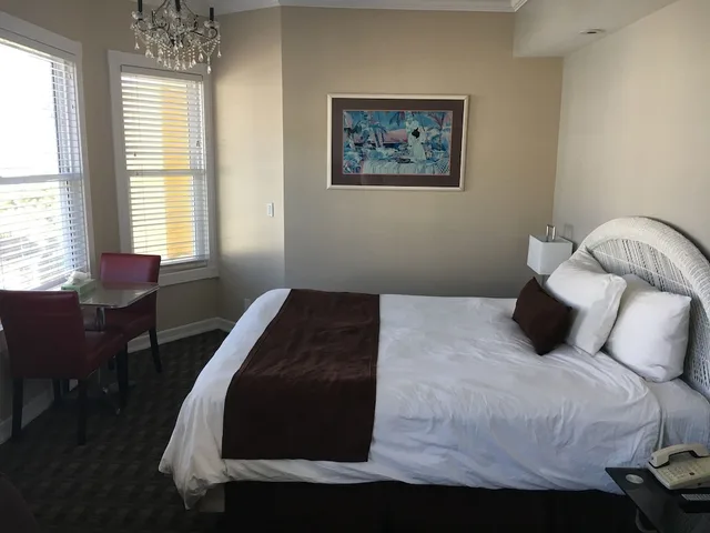 غرفة ديلوكس بسرير كينج، Glenmore Plaza Hotel 9/10