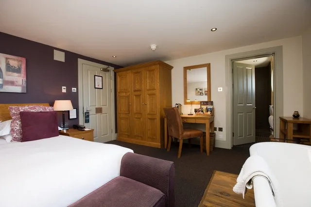 Deluxe, Queen Bed, Hotel Du Vin & Bistro Cheltenham 2/4