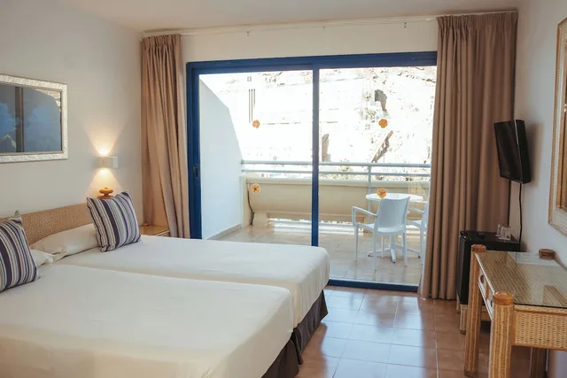 غرفة بشرفة مفردة بسرير مزدوج، Hotel LIVVO Lago Taurito 1/10