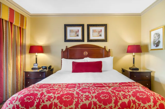 جناح بريميير بسرير كينج، OMNI PARKER HOUSE 2/4