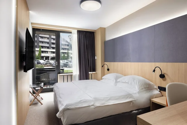 Room, Queen Bed, Lake Side, Balcony، Hotel Kompas 3/4