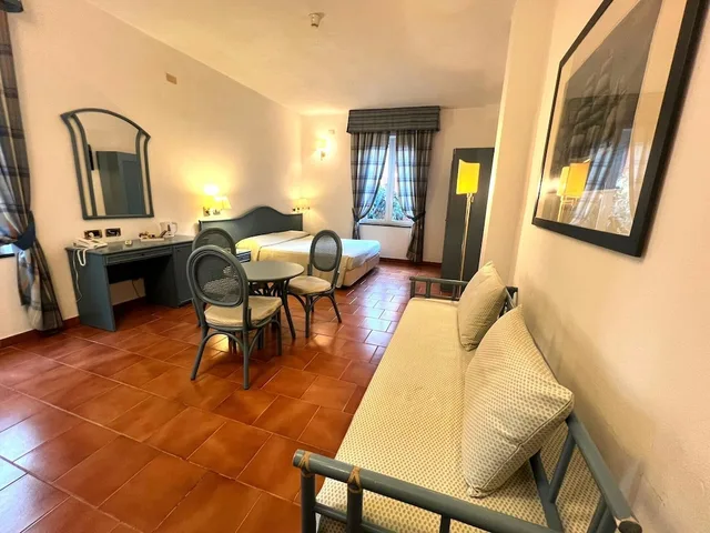 غرفة عائلية بسرير مزدوج مع أريكة، HOTEL CLELIA 3/5