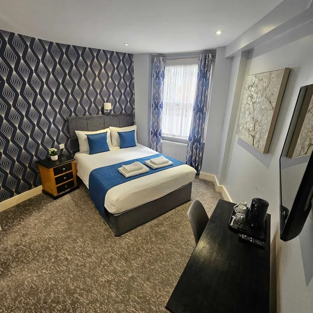 Semi Basement, Double Bed, George 3/10