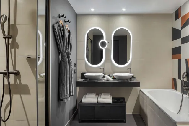 Eiffel, Junior Suite, King Bed، Canopy by Hilton Paris Eiffel Tower 8/9