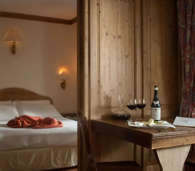 غرفة كلاسيكية ثلاثية بسرير مزدوج وسرير فردي، Hotel Alaska Cortina 7/10