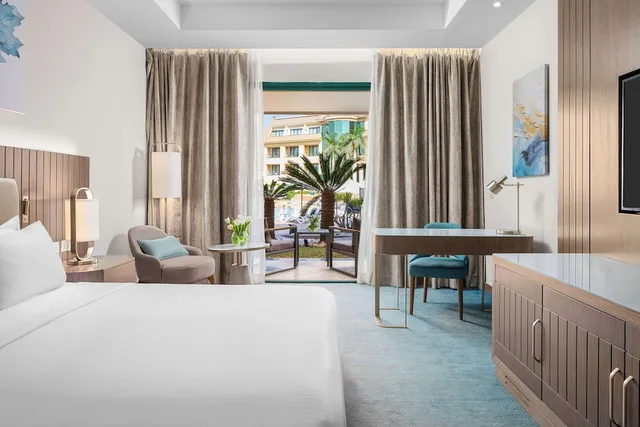 Superior, King Bed, Pool Floor، Hilton Pyramids Golf Resort 2/3