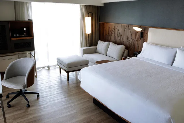 غرفة بزنس ديلوكس بسرير كينج بإطلالة على المدينة، Courtyard By Marriott Puebla Las Animas 4/10