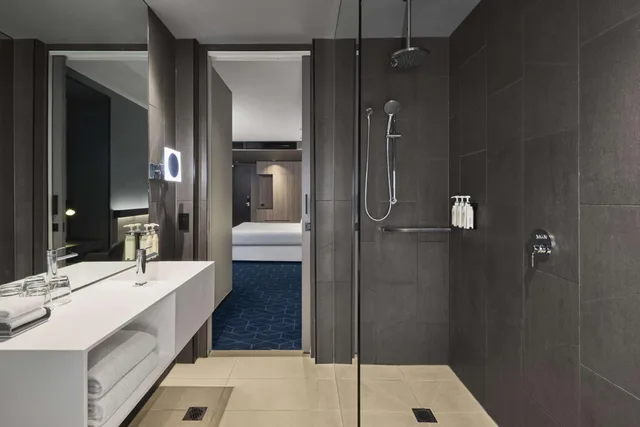 جناح جونيور، Vibe Hotel Melbourne Docklands 4/9