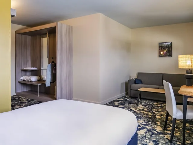 غرفة سوبيريور بسرير مزدوج مع أريكة، ibis Styles Versailles Saint Quentin en Yvelines Hotel 2/5