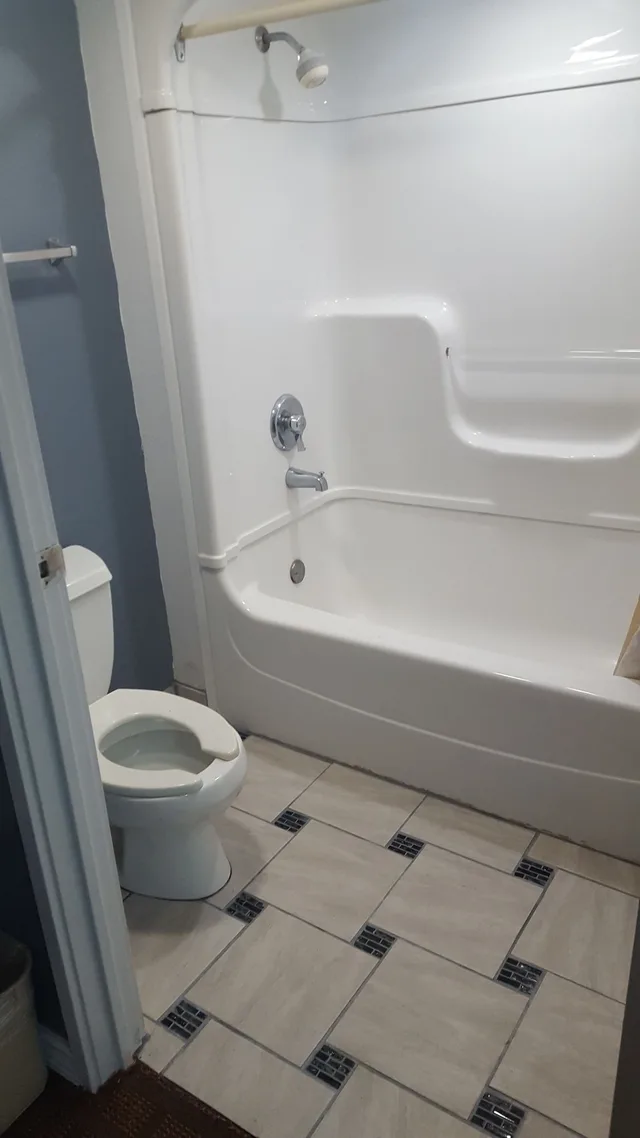 Standard, Queen Bed, Smoking, Travel Inn 2/2