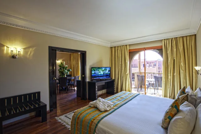غرفة بسريرين مزدوجين بشرفة، Palm Plaza Hotel And Spa 1/1