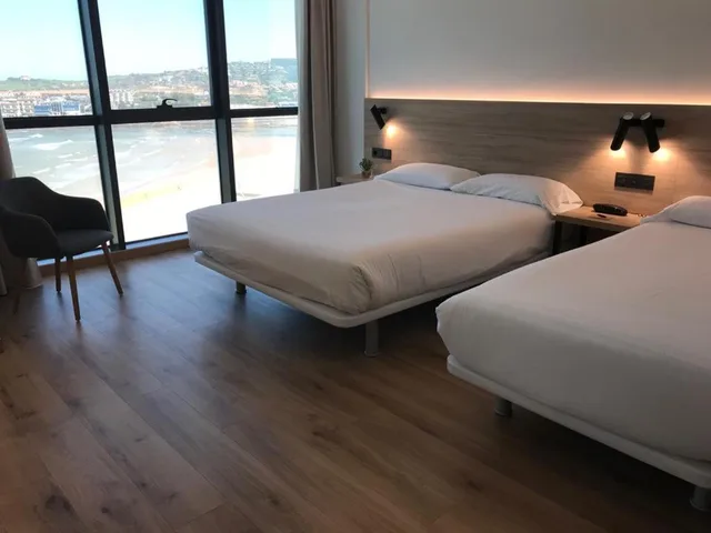 غرفة قياسية بسريرين منفصلين بإطلالة على البحر، Principe de Asturias Hotel 7/9