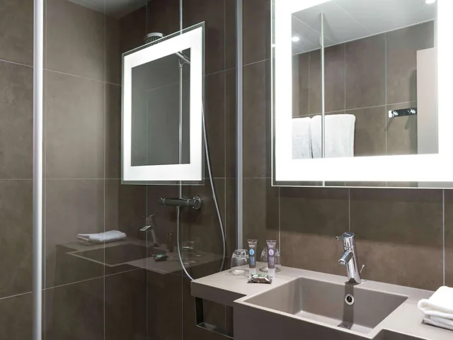 Executive, Queen Bed, Sofa, NOVOTEL CHATEAU DE VERSAILLES 6/6