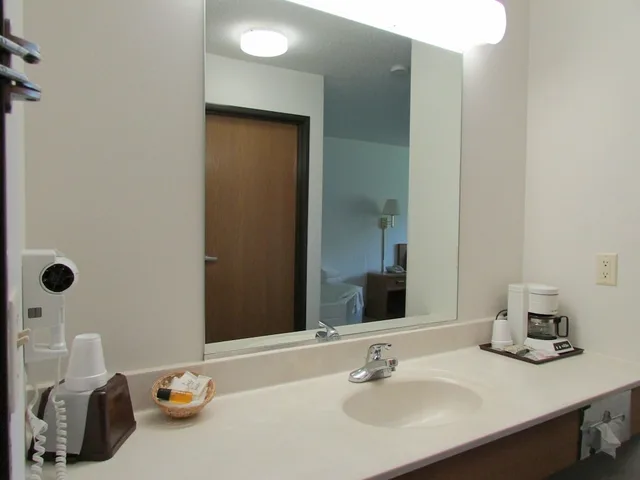 غرفة أساسية بسرير كوين، AmeriVu Inn and Suites-Stanley 2/2
