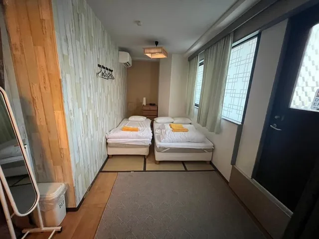 غرفة اقتصادية بسرير مزدوج وسرير فردي بغرفة نوم واحدة بحمام خاص، Shinjuku Sky Capsule - Hostel 1/10