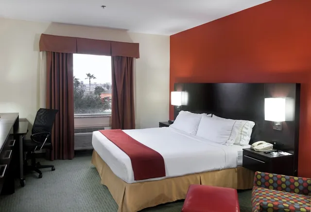 جناح بسرير كينج لذوي الإعاقة، Holiday Inn Express Hotel Suites Brownsville 1/3