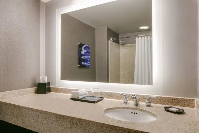 Guest Room, 2 King Beds, 2 Queen Beds, Club Floor, High Floor، SHERATON OVERLAND PARK HOTEL AT THE CONVENTION CENTER 3/4