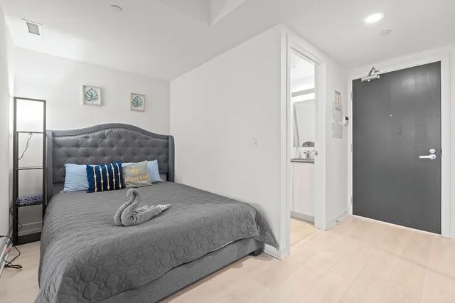 شقة ديلوكس بسرير كوين، Teahouse Condos in Downtown Toronto 3/7