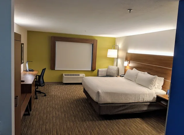 غرفة قياسية بسرير كينج، Holiday Inn Express & Suites Claypool Hill (Richlands Area) 1/2