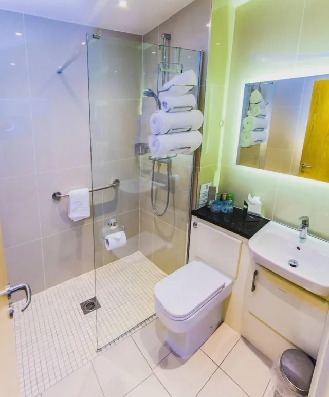 غرفة بزنس بسريرين منفصلين بشرفة، Mannin Hotel 2/2