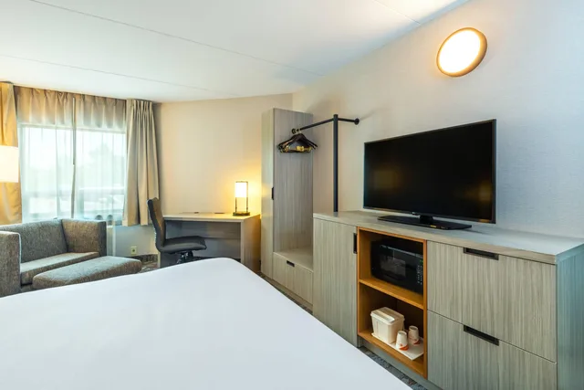 غرفة بسرير كينج، Comfort Inn Kingston - Highway 401 9/10