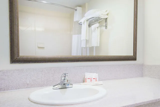 غرفة بسريرين كوين لذوي الإعاقة، Ramada By Wyndham Enid 6/8