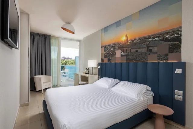 Classic, Double Bed, Lateral Partial Sea View, Lateral Side Sea View, Balcony, MERCURE RIMINI ARTIS 7/10