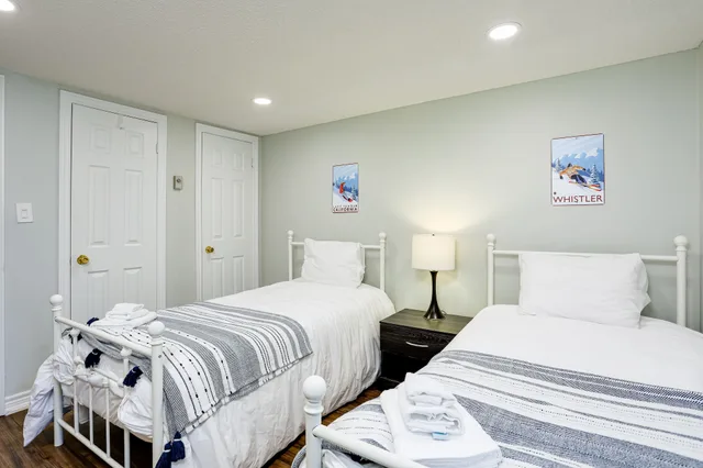 Green, 3 Queen Beds, Sofa, The Lodges At Blue Mountain Wintergreen Condos 10/10