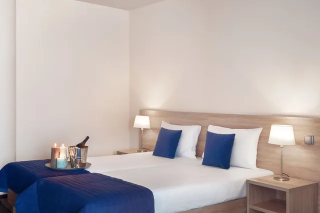 Room, Twin Beds, Rail View، Molo Hotel 3/6