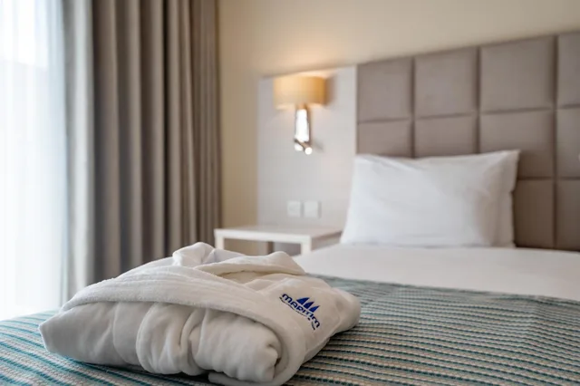 جناح جونيور بشرفة مع أريكة، Maritim Antonine Hotel and Spa Malta 8/10