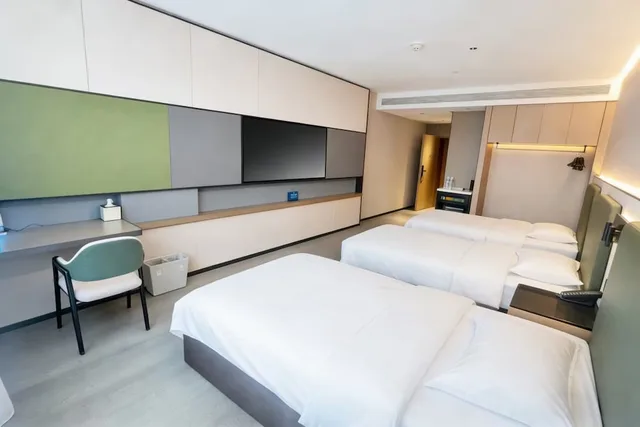 غرفة بريميوم بثلاثة أسرّة، Holiday Inn Beijing Daxing Movie Park by IHG 3/5