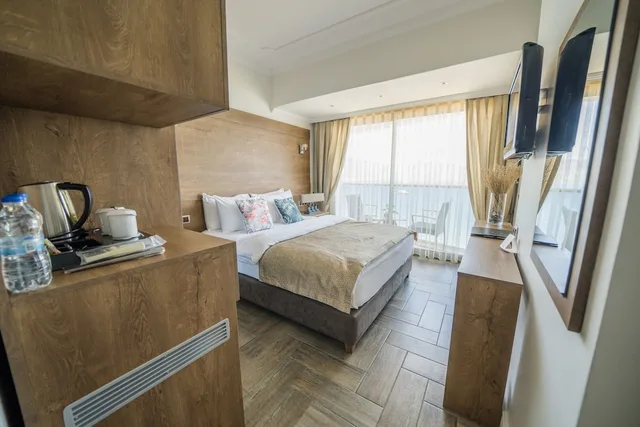 Standard, Double Bed, Sea View, Aurasia Beach Hotel 2/6