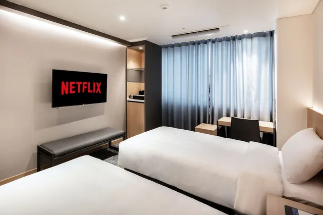 غرفة قياسية بسريرين منفصلين، Icheon J Hotel 2/3