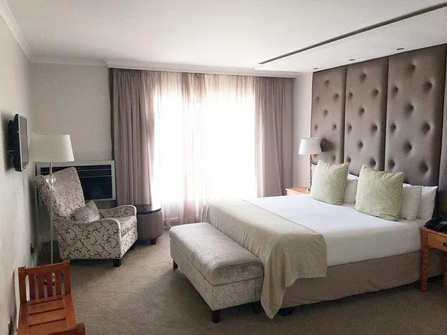 جناح بغرفتي نوم، The Riverside Hotel 1/1
