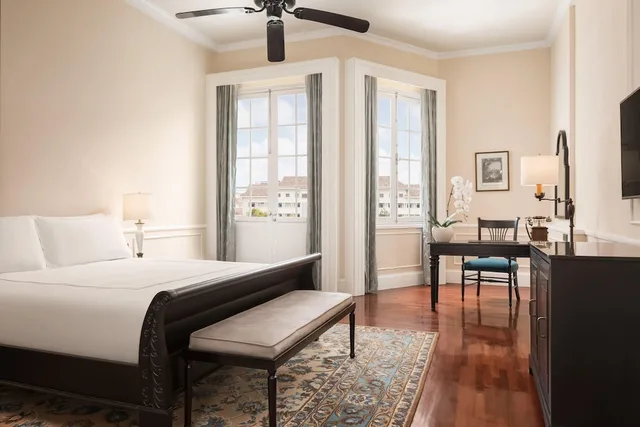 Landmark, Suite, Raffles Hotel Le Royal 4/10