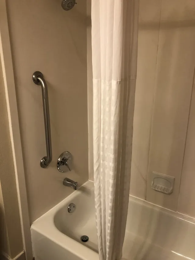 Spa, Executive, Suite, King Bed, Sofa, Accessible، Comfort Suites Salem 7/7
