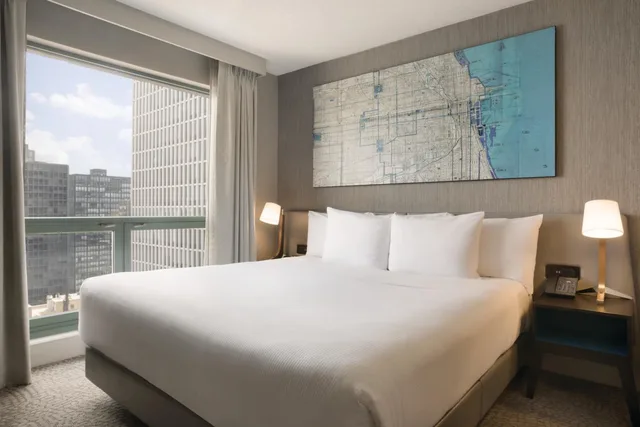 استوديو سوبيريور بسرير كينج مع أريكة في طابق مرتفع، Hilton Chicago Magnificent Mile Suites 2/3
