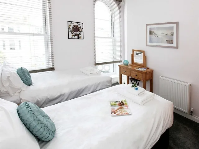 Apartment, King and Twin Beds, No Parking، Austen's Luxury Apartments 4/7