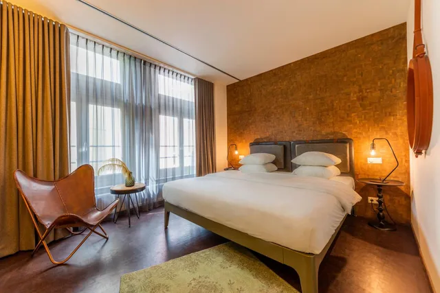 غرفة كومفورت بسرير كوين، Hotel V Nesplein 3/5