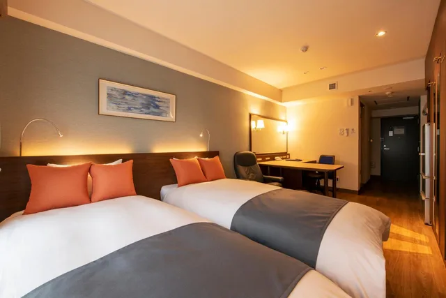 غرفة بسريرين منفصلين بشرفة لذوي الإعاقة، Hotel New Port Yokosuka 1/9