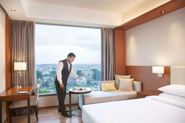 غرفة بسريرين منفصلين بإطلالة على المسبح، Hyatt Regency Amritsar Hotel & Spa 4/6