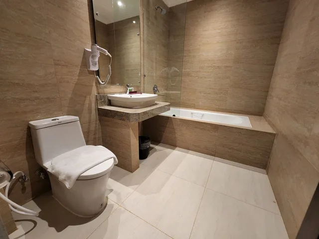 2 Bedrooms, Sunshine, Pavilion, 1 King and 1 Single Beds، Grand Sunshine Resort and Convention 10/10