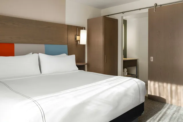 Room, King Bed, High Floor, Even Hotel Brooklyn 1/7