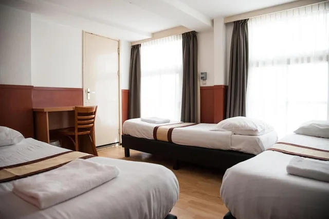 غرفة أساسية ثلاثية بثلاثة أسرّة بحمام مشترك، Continental Hotel 2/8