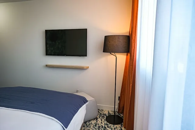 غرفة كومفورت بسرير مزدوج بإطلالة على البحيرة، ibis Styles Bordeaux Lac Bruges 8/10